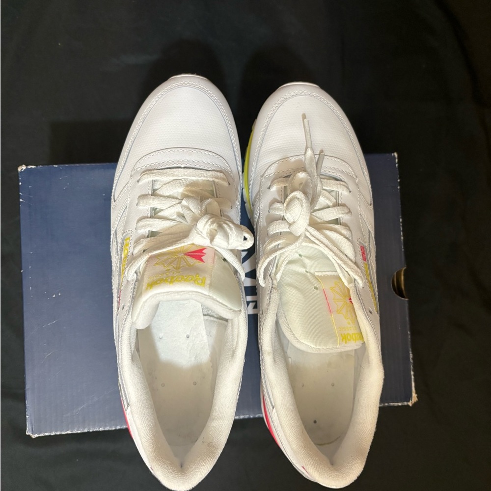 Reebok - Picture 2 of 3
